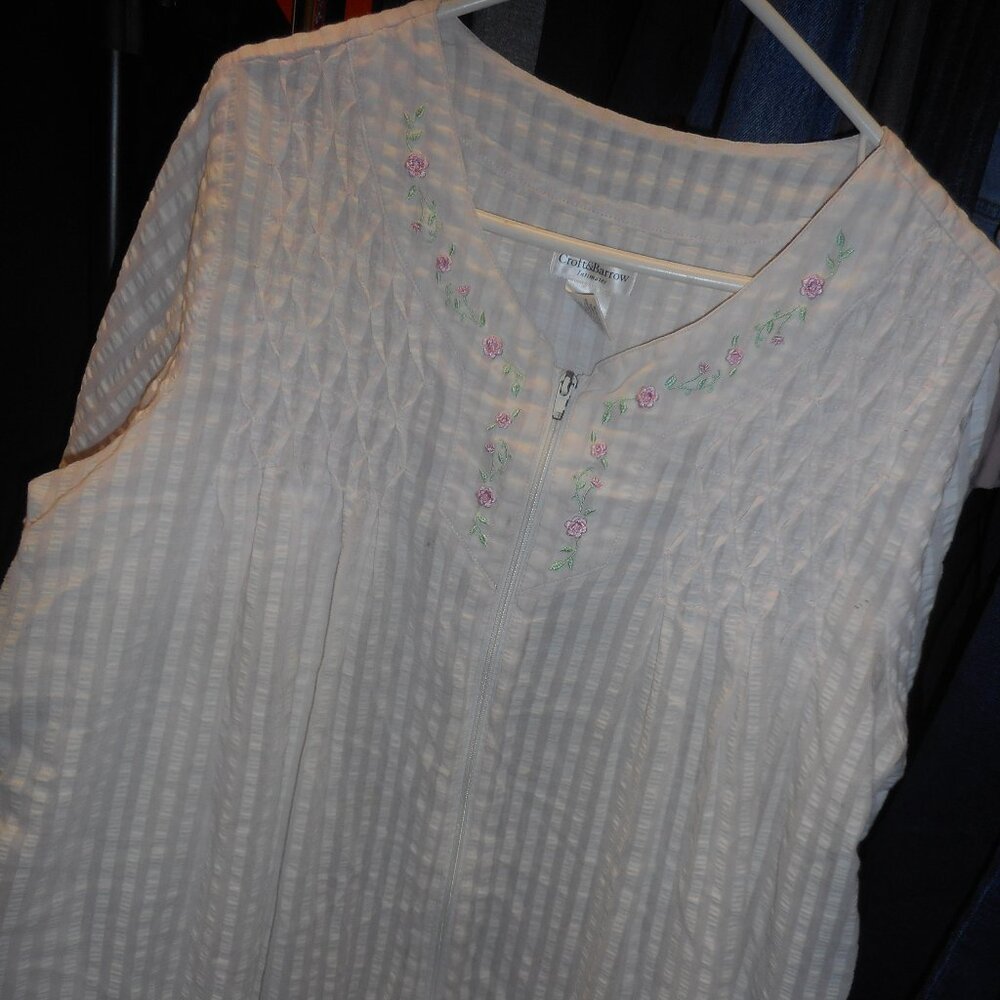 CROFT & BARROW intimates: women's housecoat, sz 1X, lots of light pink